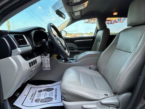 Used 2014 Toyota Highlander LE image 11