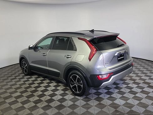 Used 2023 Kia Niro EX FWD image 10