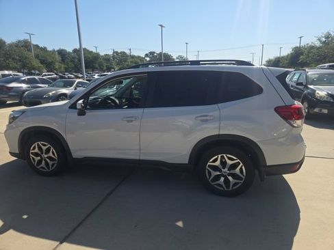 Used 2021 Subaru Forester Premium w/ Popular Package #1 AWD/4WD image 4