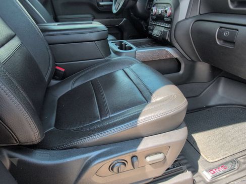 Used 2022 GMC Sierra 2500 Denali w/ Denali Black Diamond Edition AWD/4WD image 31