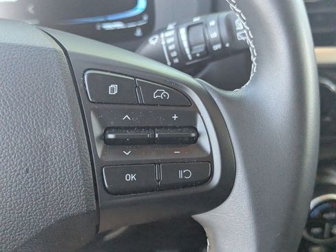 Used 2025 Hyundai Venue SEL image 30