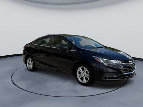Used 2018 Chevrolet Cruze LT image 4