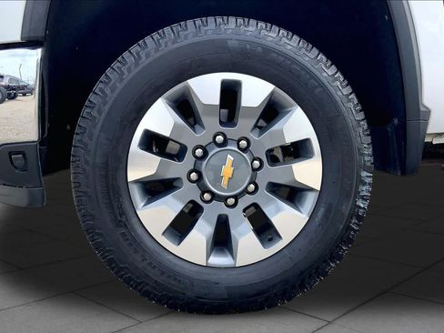 Used 2024 Chevrolet Silverado 2500 LT AWD/4WD image 11