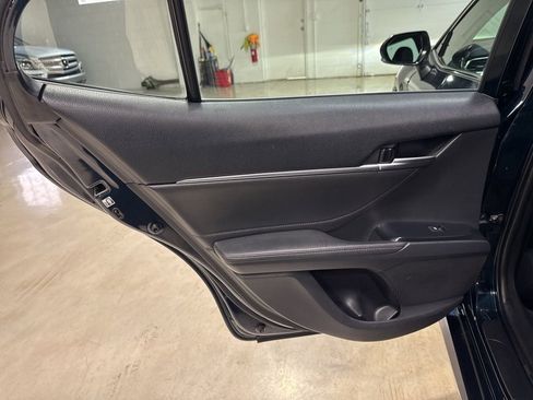 Used 2018 Toyota Camry XLE image 34