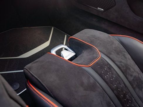 Used 2023 Lamborghini Huracan Sterrato image 35