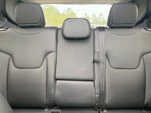 Used 2018 Jeep Renegade Limited w/ UConnect 8.4 Nav Group AWD/4WD image 23