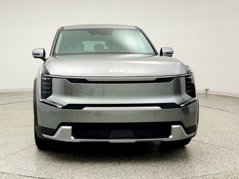 Used 2024 Kia EV9 Light Long Range RWD image 2