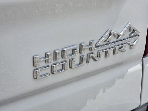 Used 2025 Chevrolet Silverado 1500 High Country w/ Technology Package AWD/4WD image 9