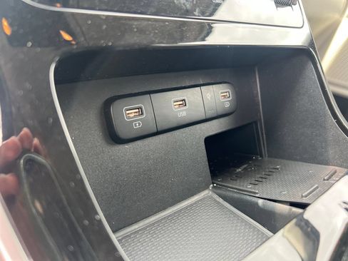 Certified 2023 Kia Carnival SX FWD image 23
