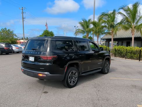 Used 2022 Jeep Wagoneer Series III w/ Flexible Seating Group image 6