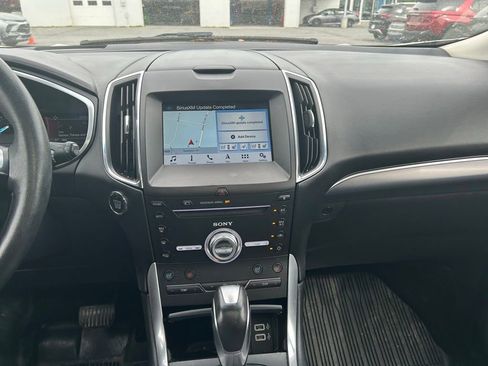 Used 2018 Ford Edge Titanium w/ Equipment Group 302A AWD/4WD image 10