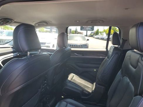 Used 2023 Jeep Grand Cherokee L Limited AWD/4WD image 10