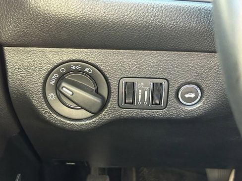 Used 2023 Dodge Challenger SXT image 19