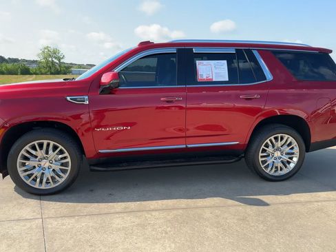 Used 2025 GMC Yukon Elevation AWD/4WD image 6