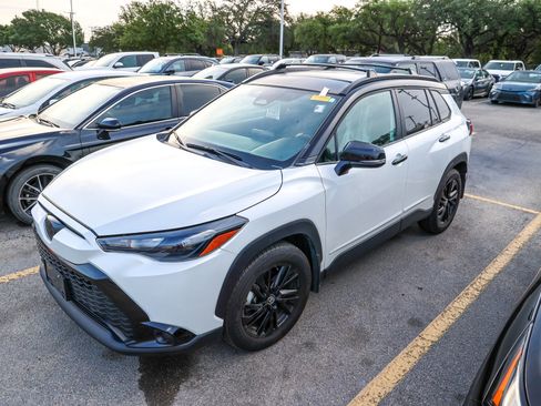 Used 2025 Toyota Corolla Cross AWD Hybrid image 3
