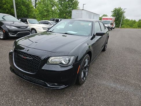 Used 2022 Chrysler 300 S w/ Comfort Group RWD image 3
