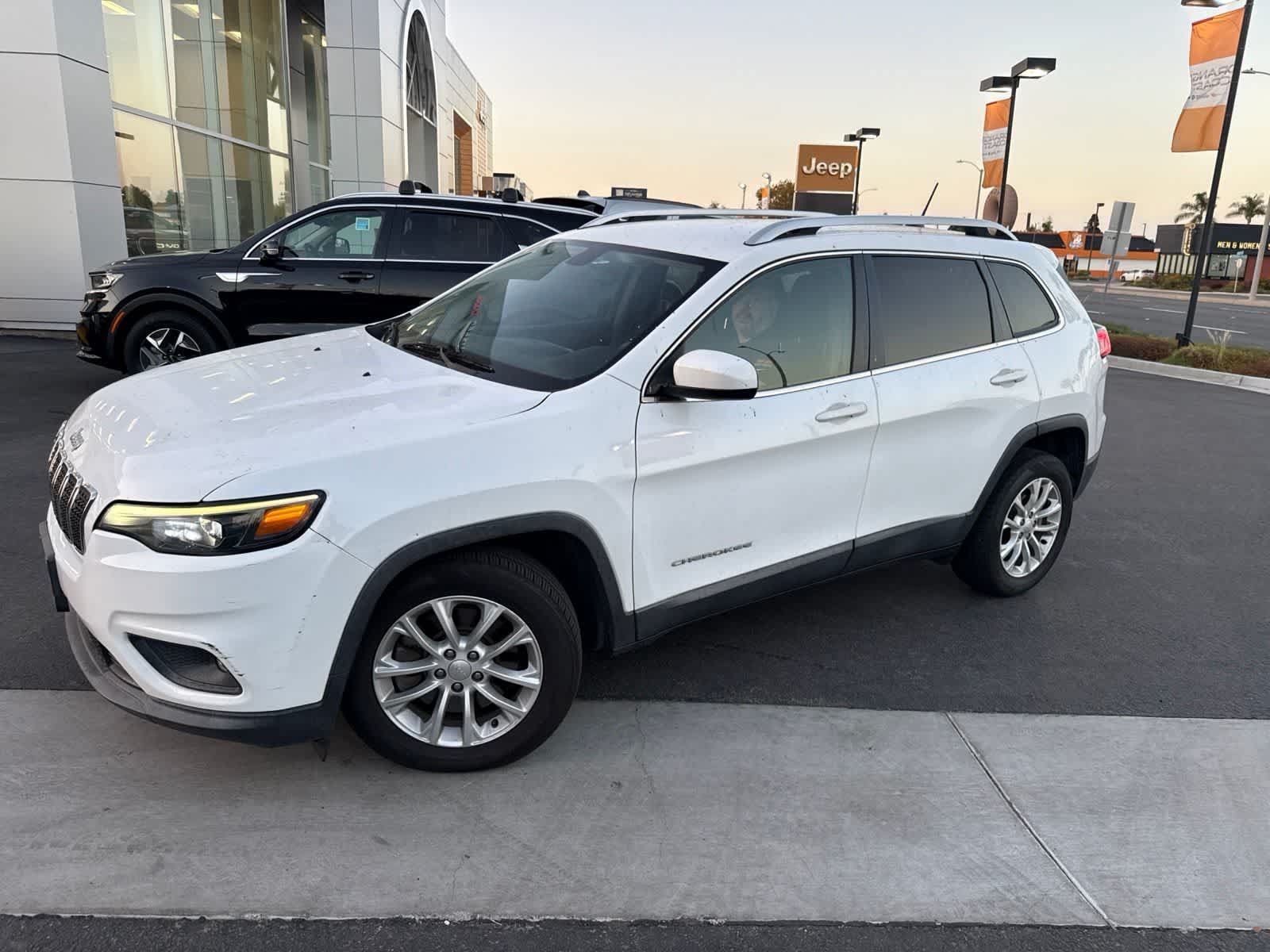 Used 2019 Jeep Cherokee Latitude w/ Popular Appearance Group FWD image 17