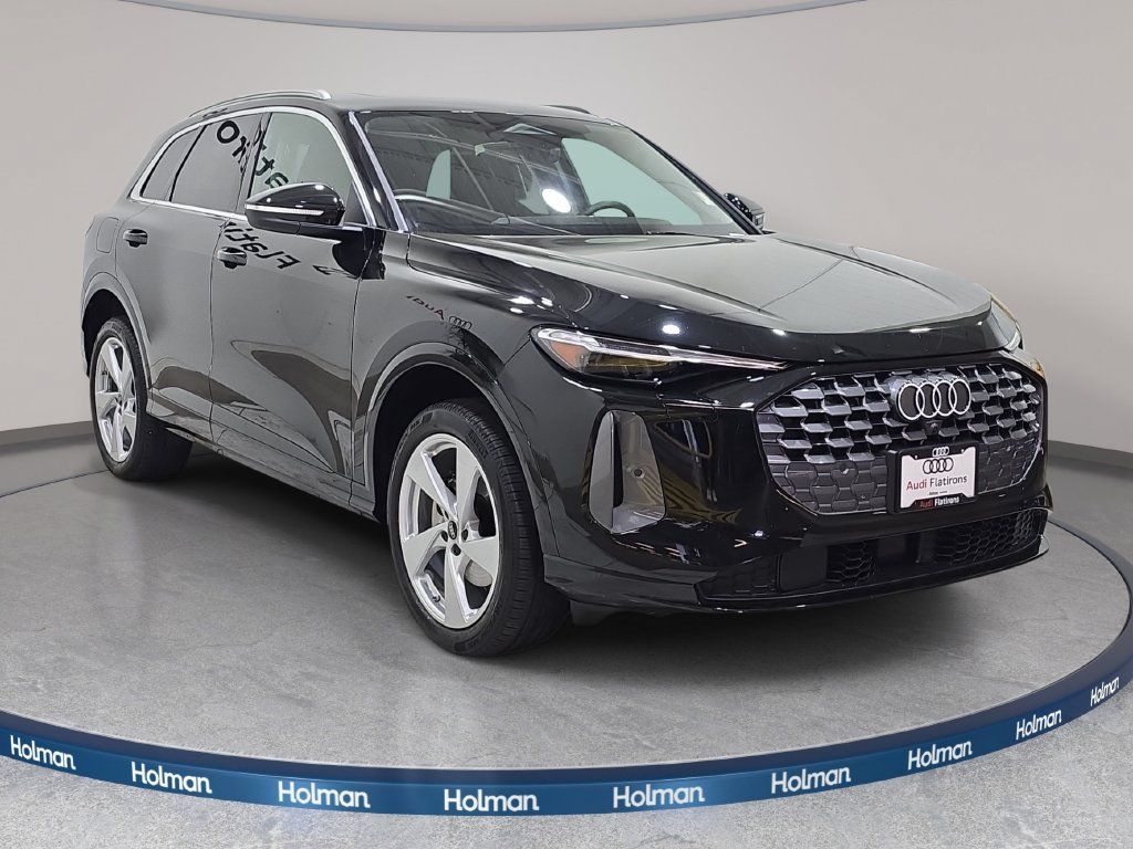 Used 2025 Audi Q5 Premium Plus w/ Premium Plus AWD/4WD image 4