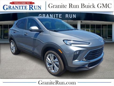 Used 2025 Buick Encore GX Preferred AWD/4WD image 1