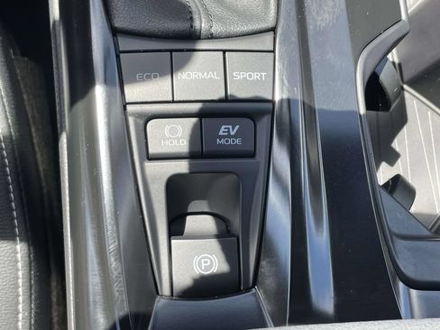 Used 2026 Toyota Camry SE FWD image 32