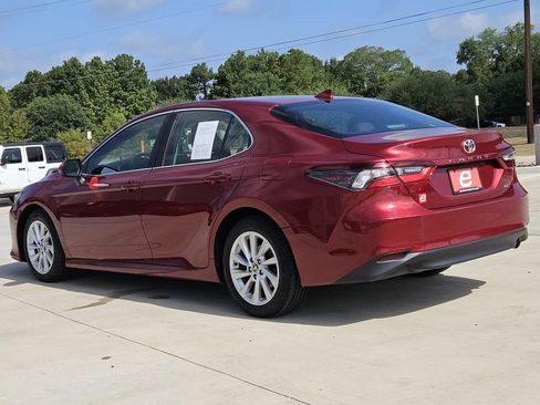 Used 2021 Toyota Camry LE FWD image 6