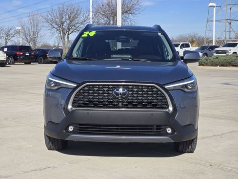 Used 2024 Toyota Corolla Cross XLE w/ Convenience Package image 2