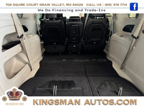 Used 2017 Chrysler Pacifica Touring-L w/ Tire & Wheel Group FWD image 33