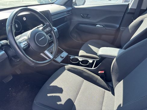 Used 2024 Hyundai Kona SEL w/ Convenience Package FWD image 4