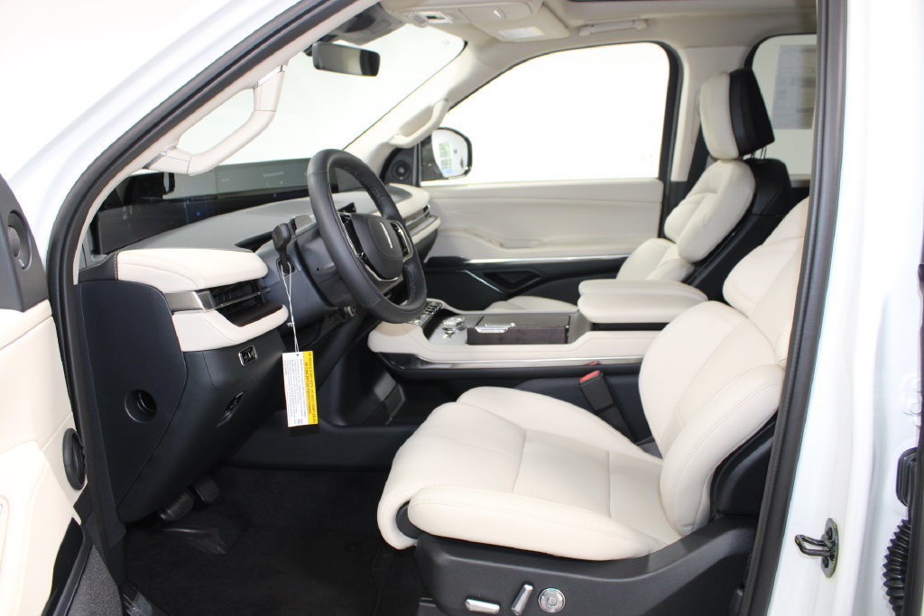 New 2027 Lincoln Navigator L Reserve AWD/4WD image 23