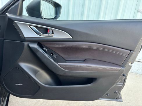 Used 2018 MAZDA MAZDA3 Touring image 36