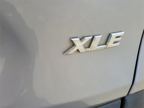 Used 2019 Toyota RAV4 XLE image 10