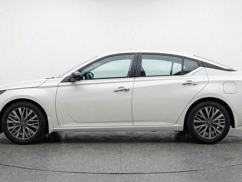 Used 2025 Nissan Altima 2.5 SV image 5