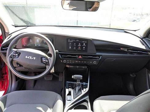 Used 2024 Kia Niro LX image 13