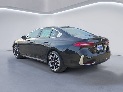 New 2026 BMW 530i xDrive w/ Premium Package image 5