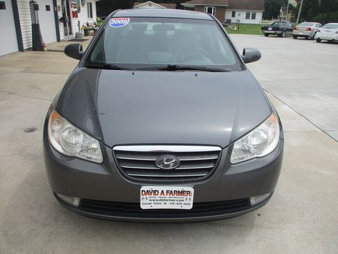 Used 2009 Hyundai Elantra SE FWD image 3