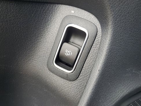 Used 2021 Mercedes-Benz CLA 250 4MATIC image 25