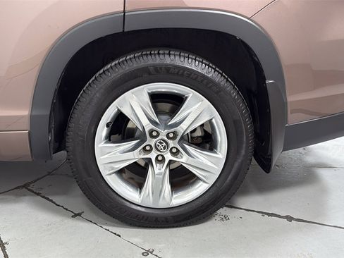 Used 2017 Toyota Highlander Limited image 24