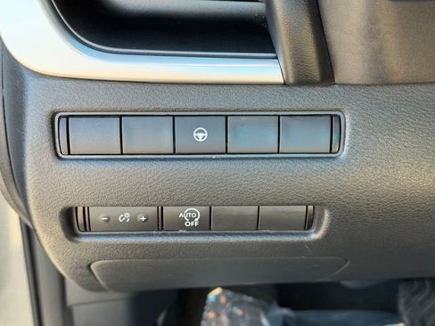 Certified 2023 Nissan Rogue SV FWD image 12