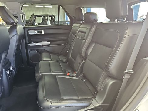 Used 2024 Ford Explorer Limited image 14