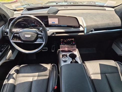 Used 2026 Cadillac Vistiq Platinum w/ LPO, Floor Liner Package AWD/4WD image 21