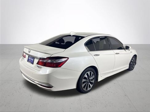 Used 2017 Honda Accord Touring image 6