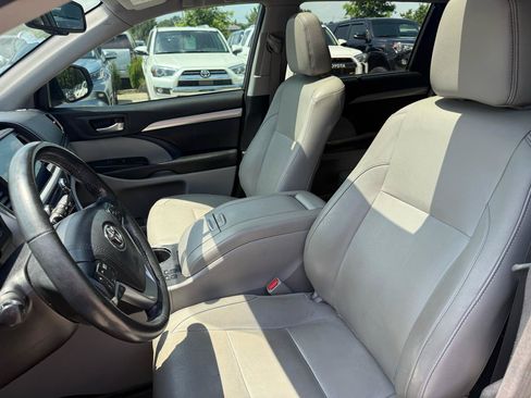 Used 2016 Toyota Highlander XLE FWD image 10