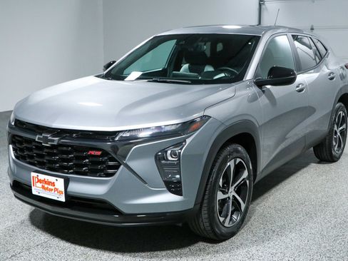 Used 2024 Chevrolet Trax RS w/ Sunroof Package FWD image 31