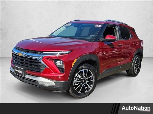 Used 2025 Chevrolet TrailBlazer LT image 1