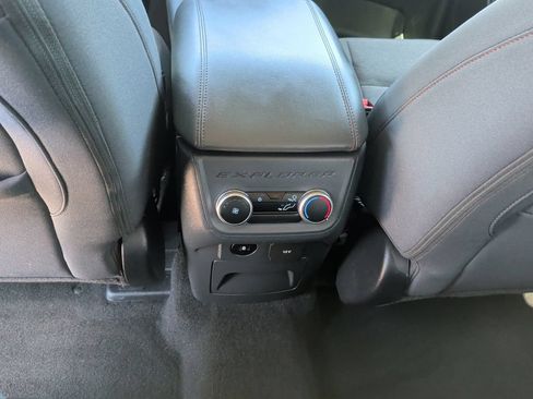 Used 2025 Ford Explorer Active RWD image 38