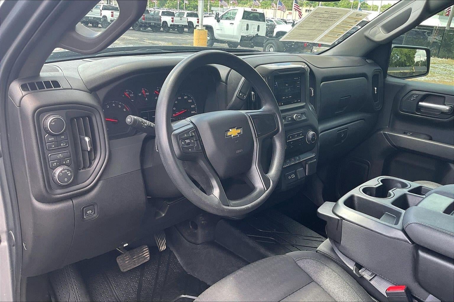 Used 2025 Chevrolet Silverado 1500 Custom w/ LPO, Dark Essentials Package AWD/4WD image 15