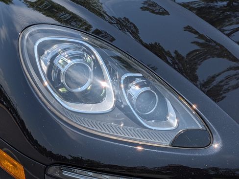 Used 2017 Porsche Macan AWD/4WD image 27