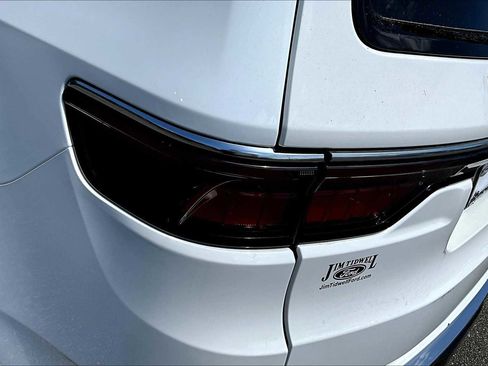 Used 2024 Jeep Wagoneer 4WD w/ Premium Group I image 25