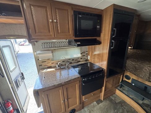 Used 2016 Ford E-450 and Econoline 450 Super Duty w/ Motorhome Prep Package RWD image 18