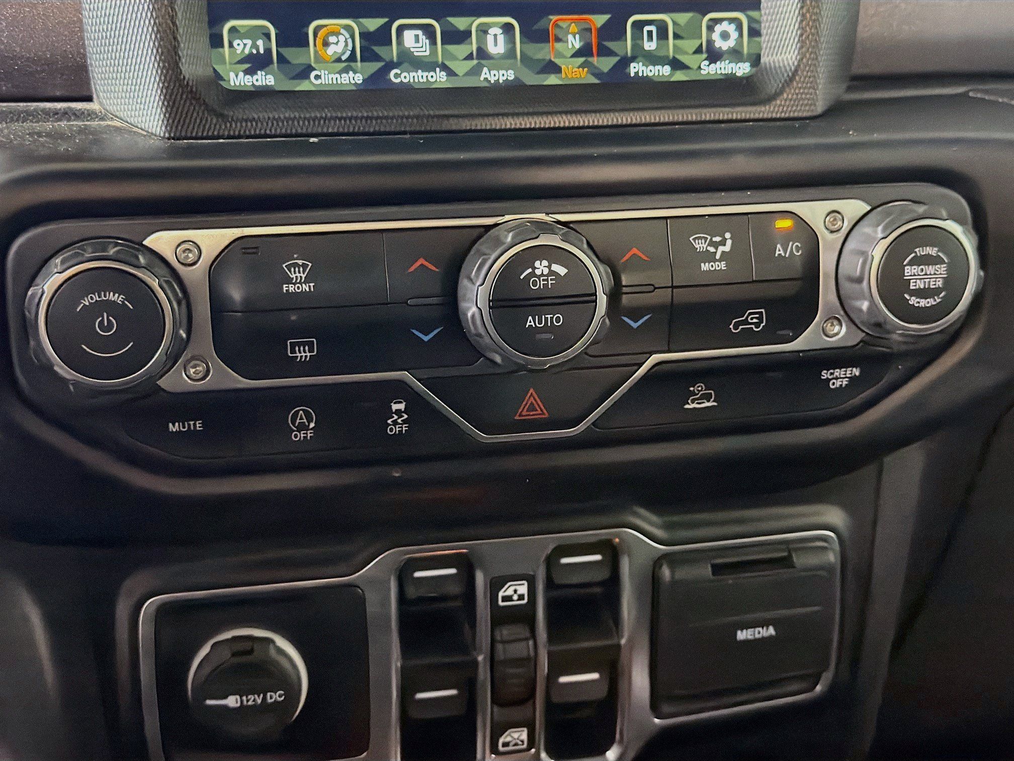 Used 2022 Jeep Gladiator Mojave AWD/4WD image 23